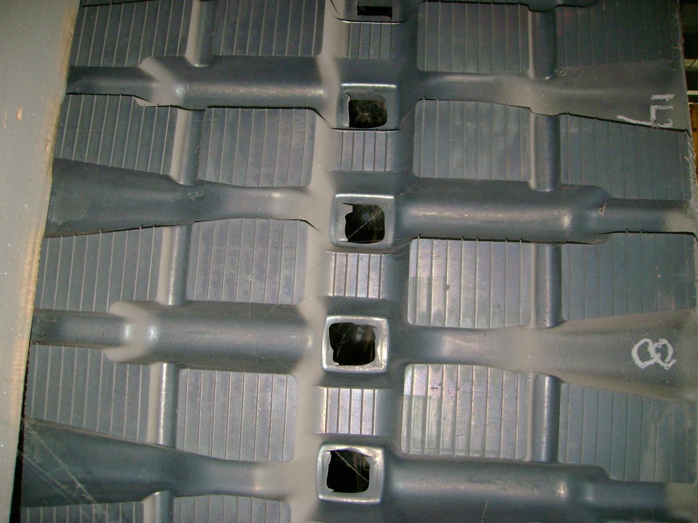 set of 2 18" bridgestone extreme duty rubber track (450x81.5x76) block tread